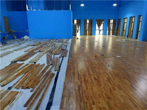 运动木地板安装_专业运动木地板安装_地板木运动安装方法视频