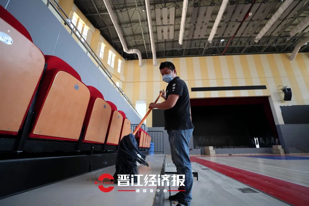 体育场木地板安装价格_体育运动木地板安装_体育馆木地板安装
